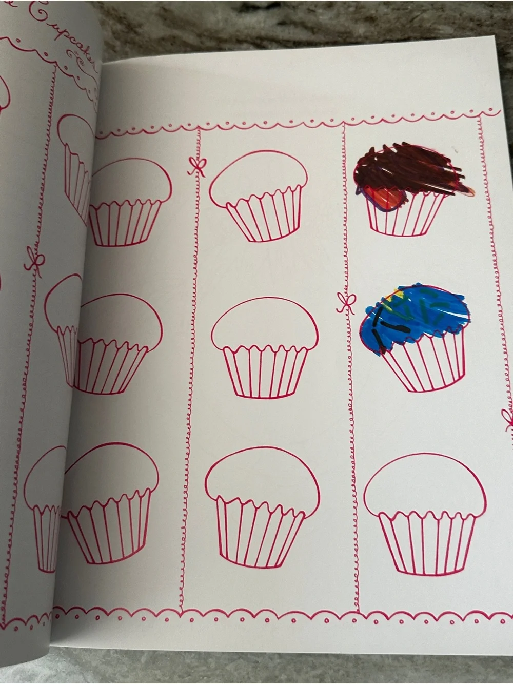 Pinkalicious: Pinkadoodles : 100+ Pages of Creative Fun! by Victoria Kann (2011)